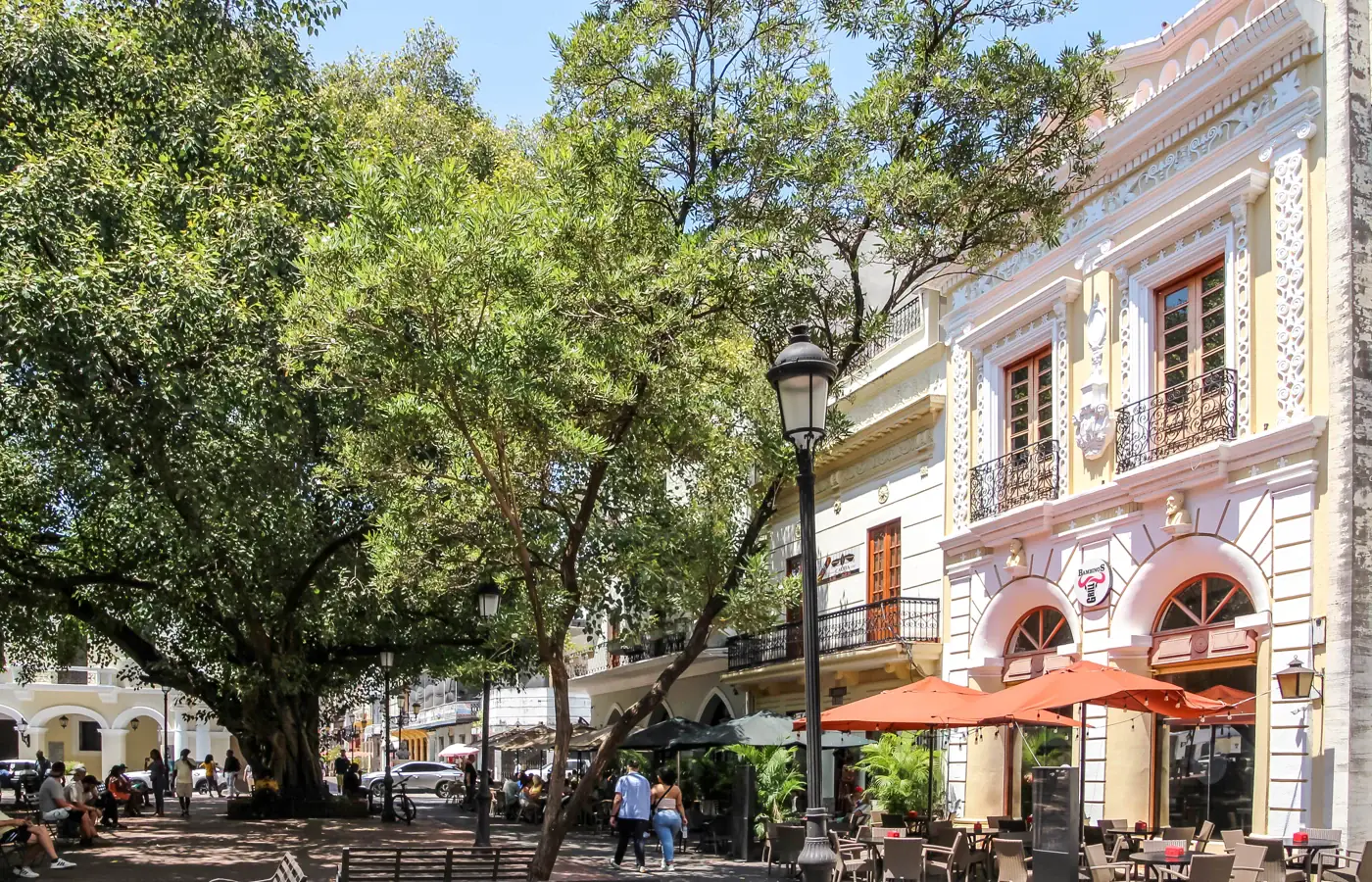 Parque Colón and the surrounding historic buildings in Santo Domingo