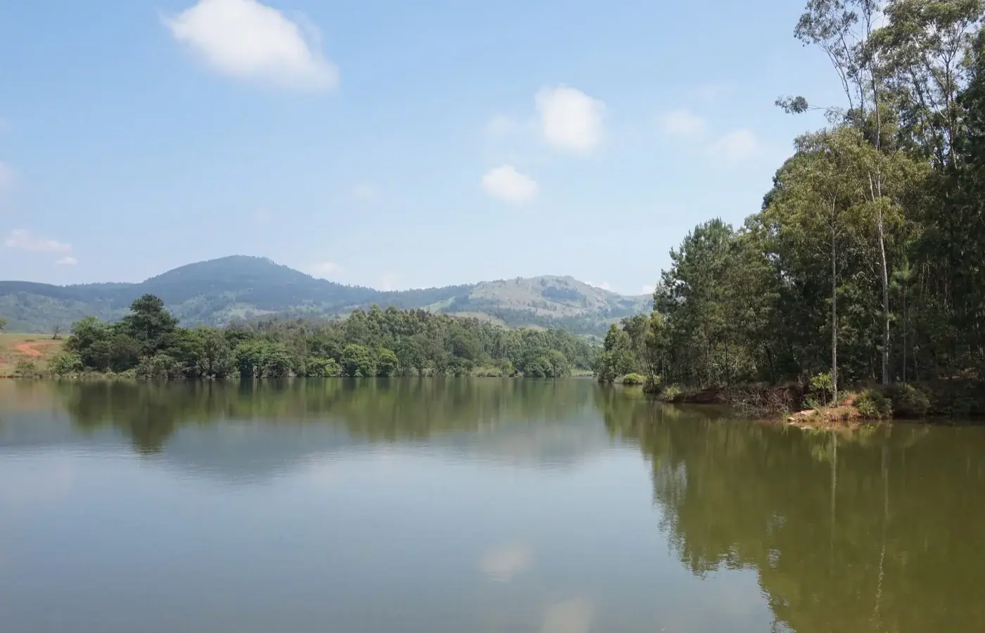 Ein See im Mlilwane Wildlife Sanctuary, Eswatini.